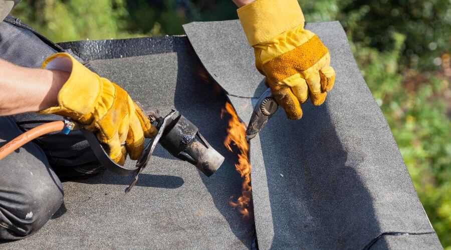 Professional gutter cleaning in Meridianville, AL